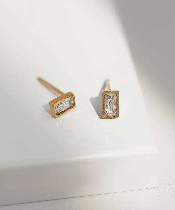 【ステンレス】スクエアビジューピアス
