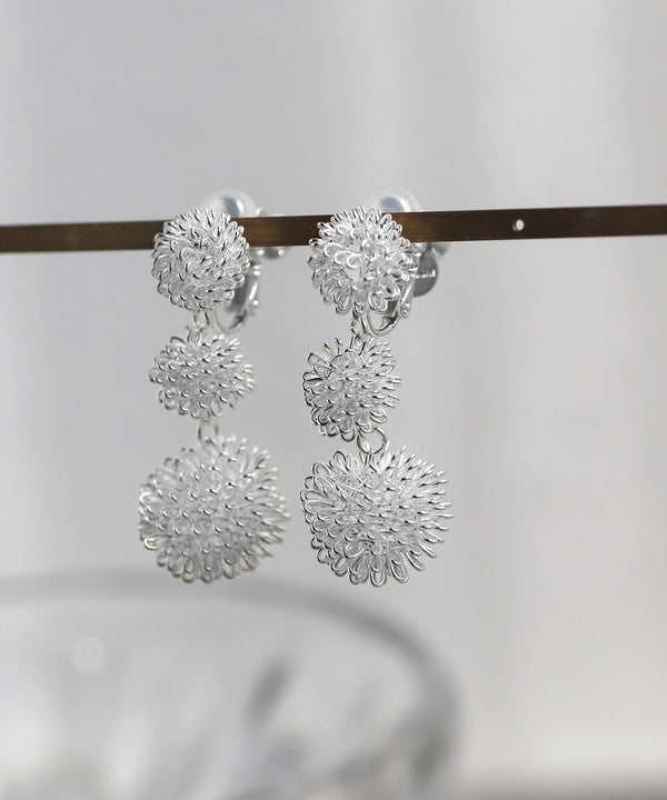 Pom-pom flower string earrings