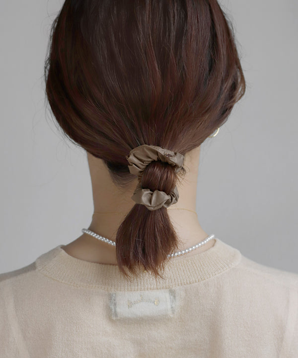 シックカラーレザー調シュシュ[S]