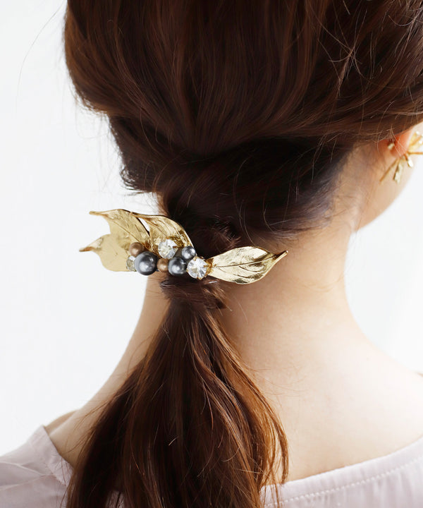 パール×ビジューのリーフバレッタ