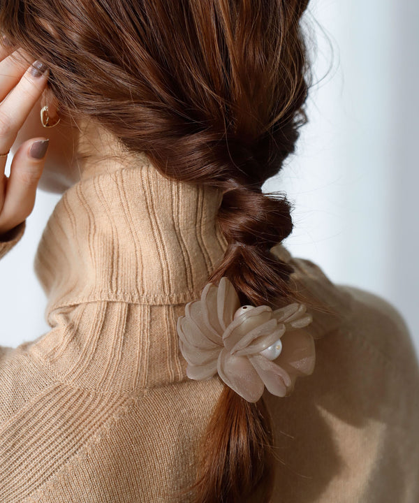 Airy flower and big pearl hair tie