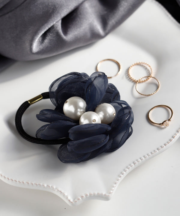 Airy flower and big pearl hair tie