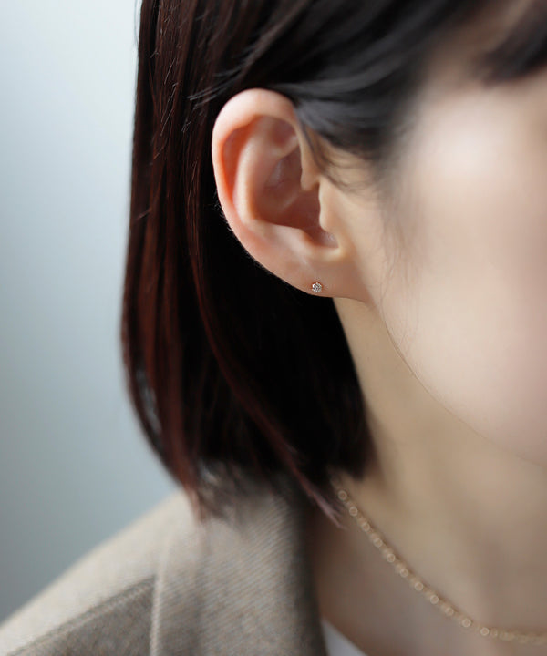 一粒ダイヤのスタッドピアス