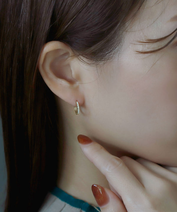 ダイヤラインフープピアス