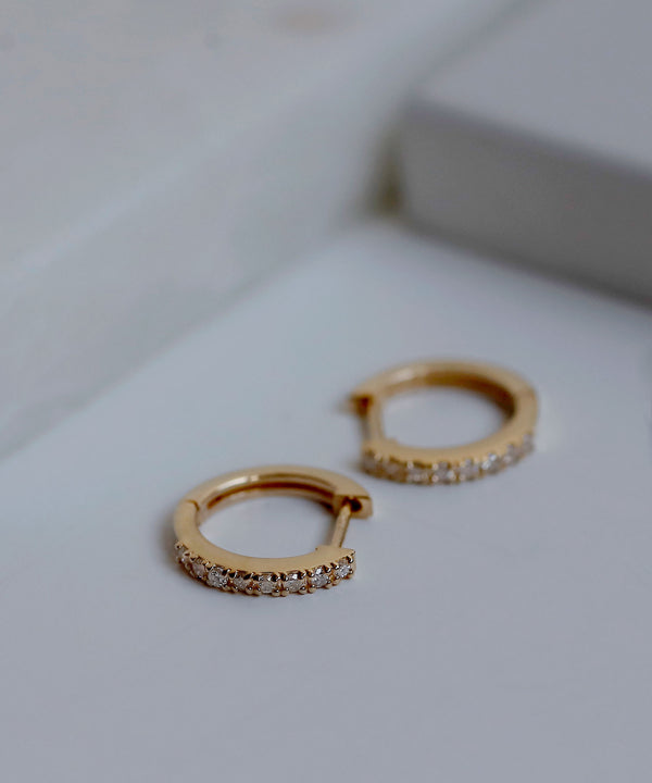 ダイヤラインフープピアス
