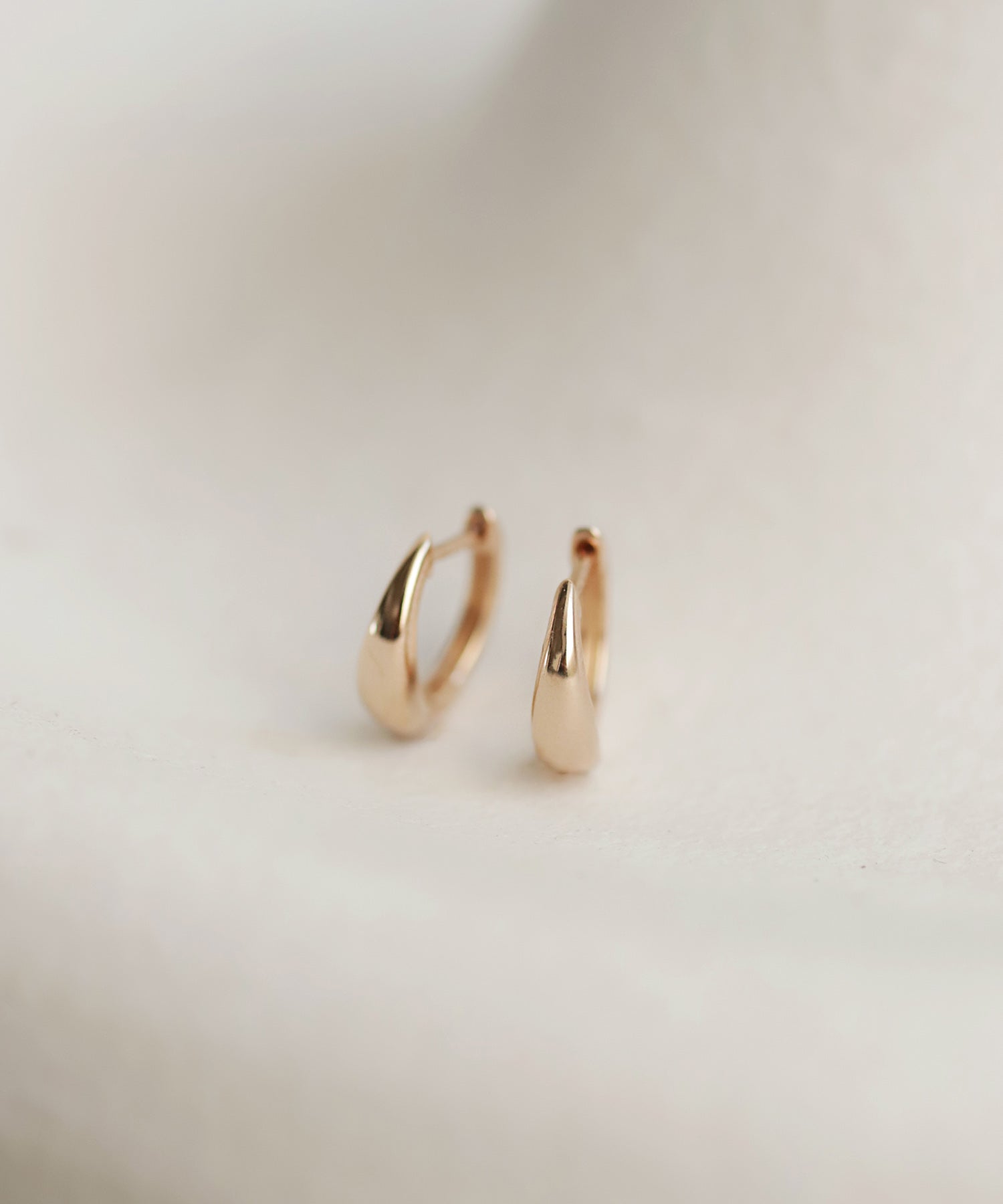 SIENA ROSE】ROSETEN・ドロップラインフープピアス｜SANPO ONLINE