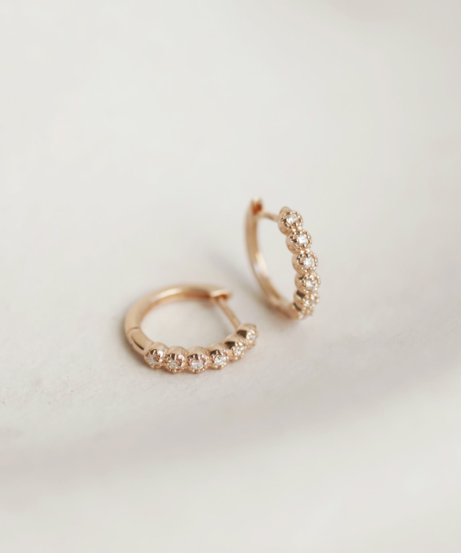 SIENA ROSE】ROSETEN・6粒ダイヤミルフープピアス｜SANPO ONLINE
