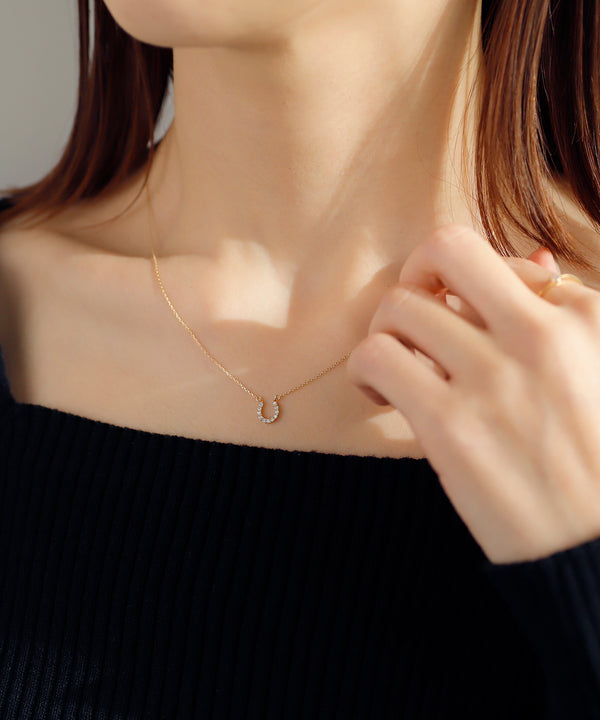 11-diamond horseshoe necklace
