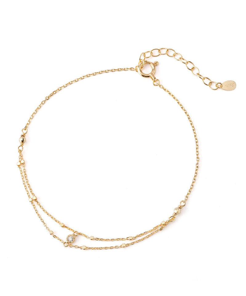 A single diamond double-strand bracelet