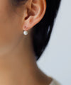 【オンライン限定】Cラインのパールキャッチピアス[ダイヤモンド]