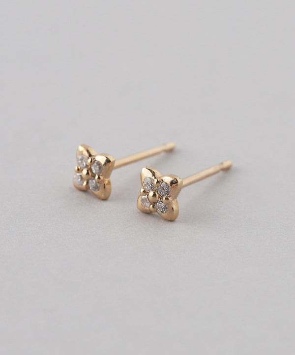 フラワーモチーフダイヤピアス