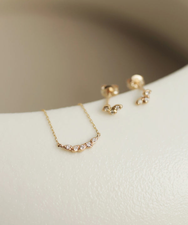 ガーランドネックレス