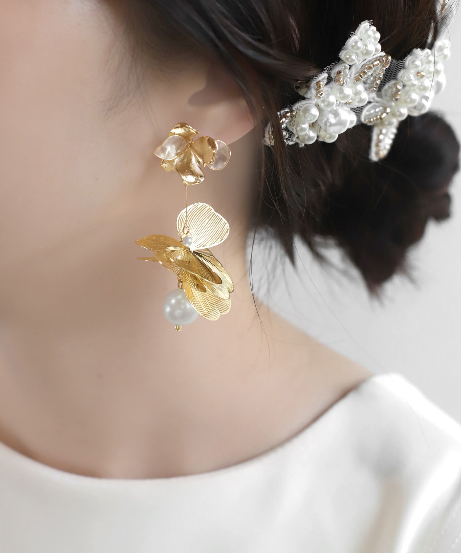 ANEMONE】パール×メタルフラワーアシメピアス[Hanayome]｜アネモネ
