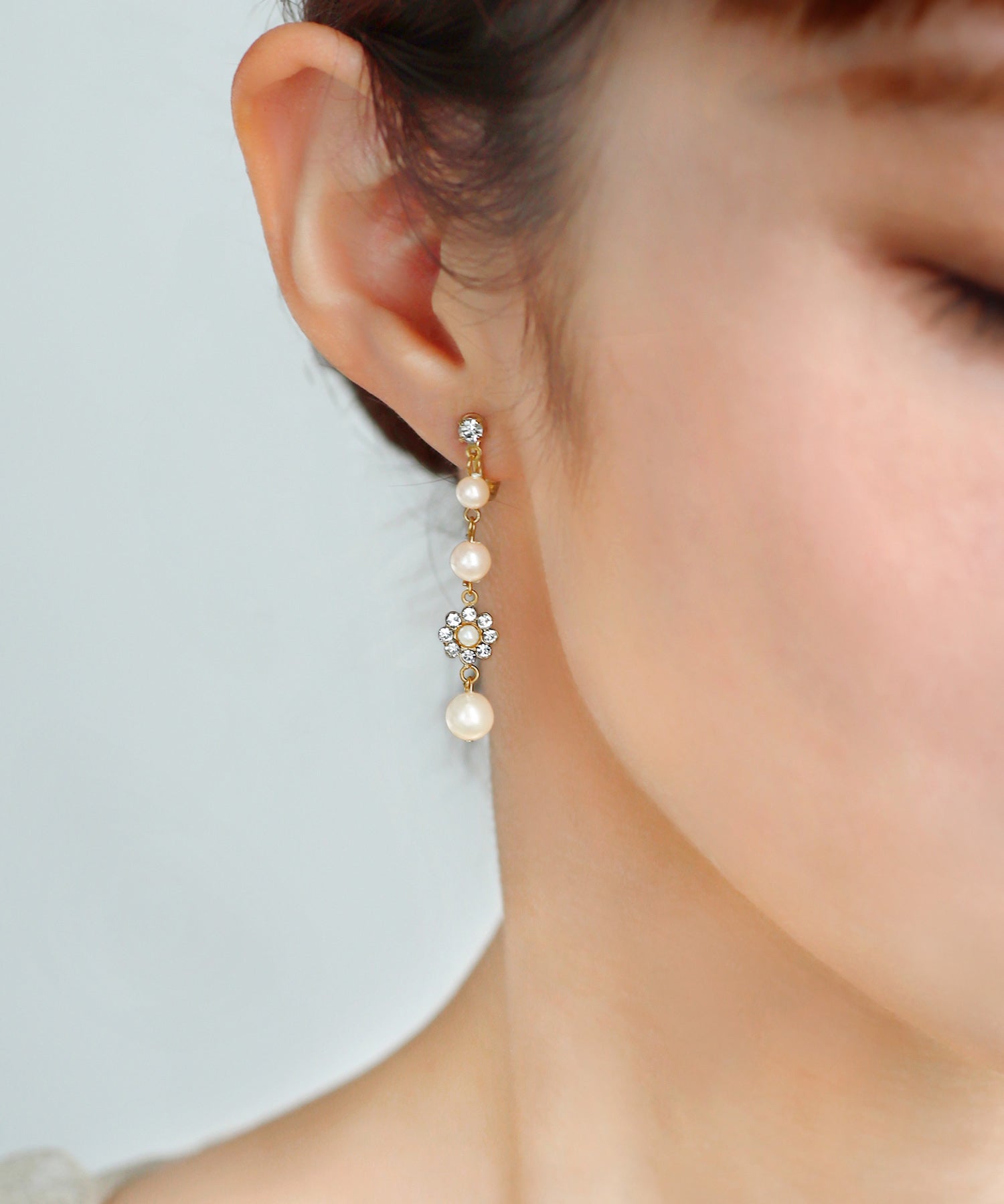 白 ビジュー パヴェボール ピアス イヤリング メモリーオイル アロマ