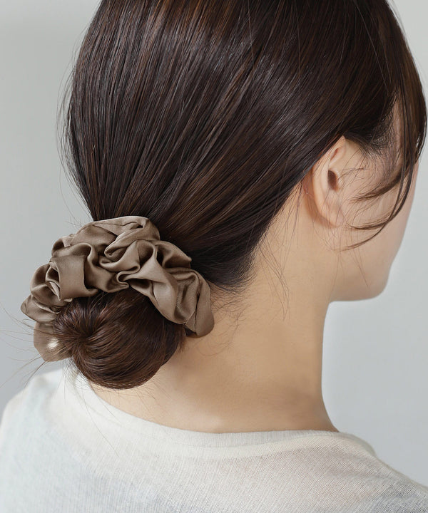 シックカラーサテンシュシュ