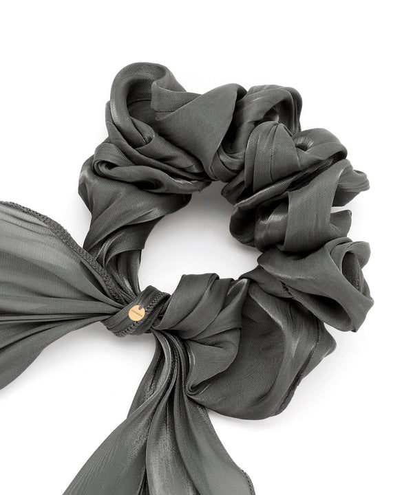 シックカラーのサテン調リボンシュシュ