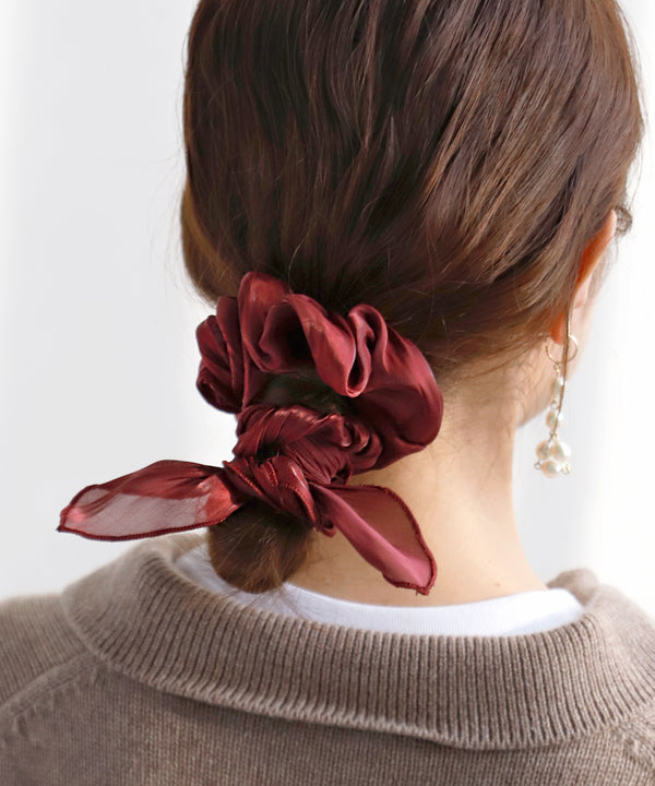 シックカラーのサテン調リボンシュシュ